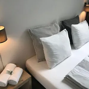 villa-yburg.amsterdamhotelsnl.com/